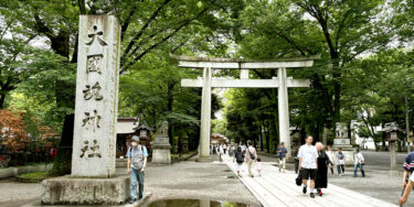 武蔵国の神々が集まる大國魂神社。大木や狛犬、お祓いなど見どころいっぱい
